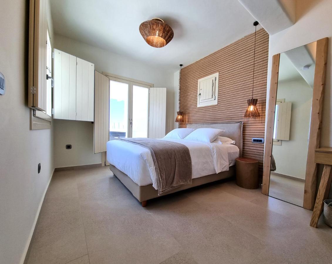 Life Suites Tourlos Bagian luar foto