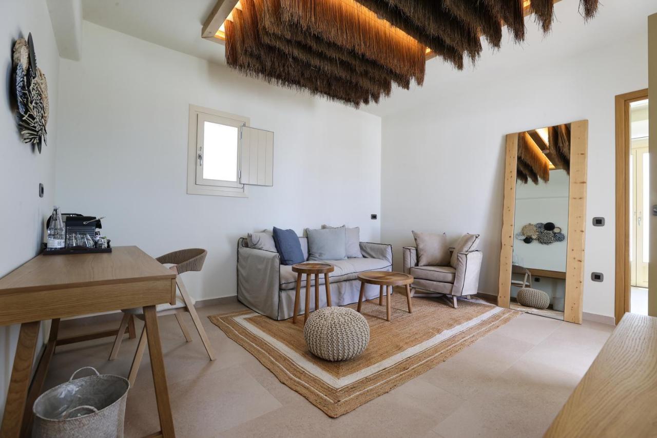 Life Suites Tourlos Bagian luar foto