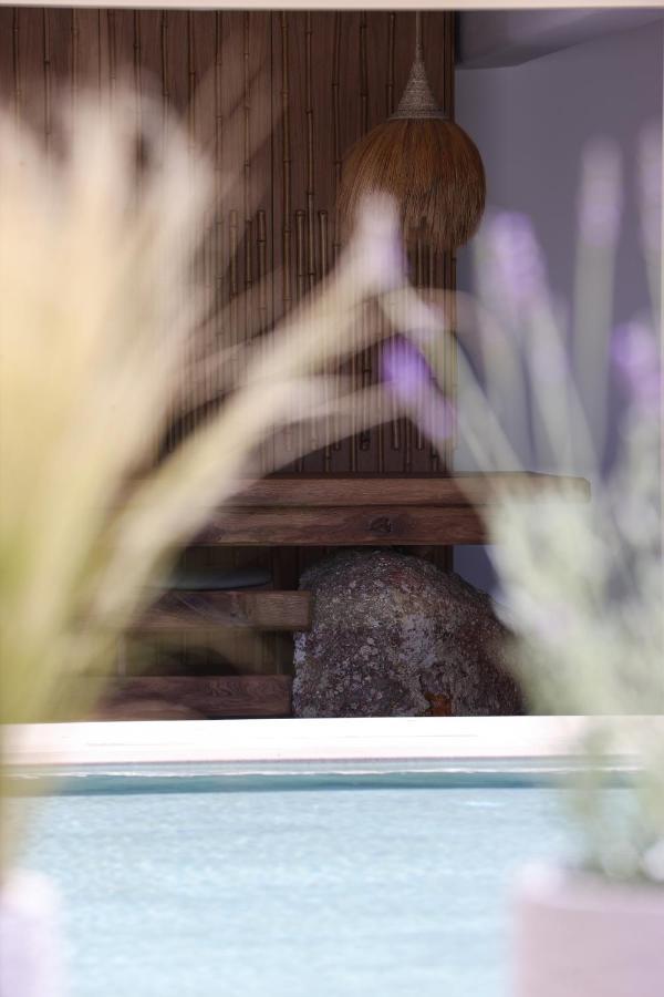 Life Suites Tourlos Bagian luar foto