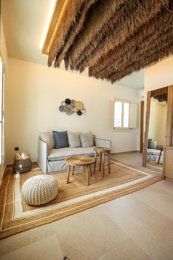 Life Suites Tourlos Bagian luar foto