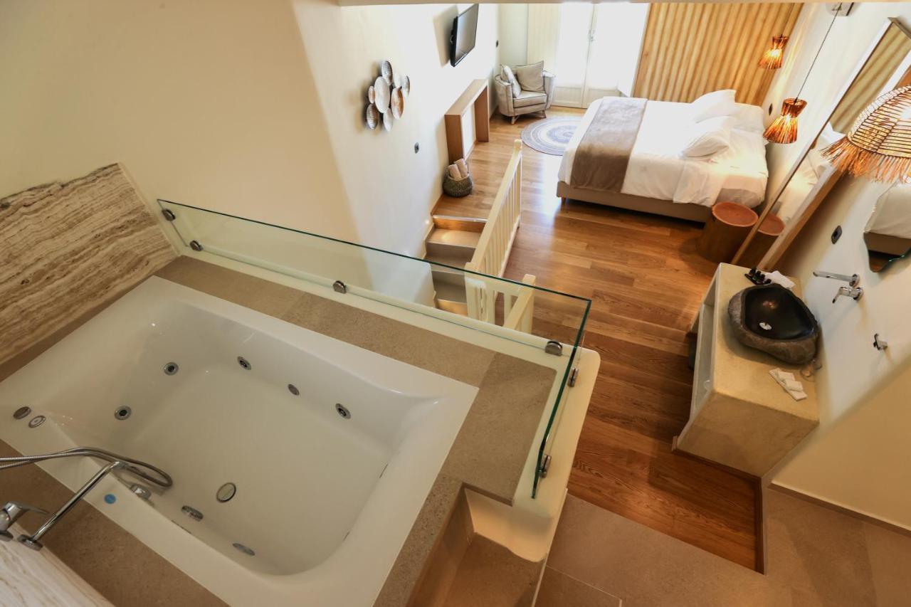 Life Suites Tourlos Bagian luar foto