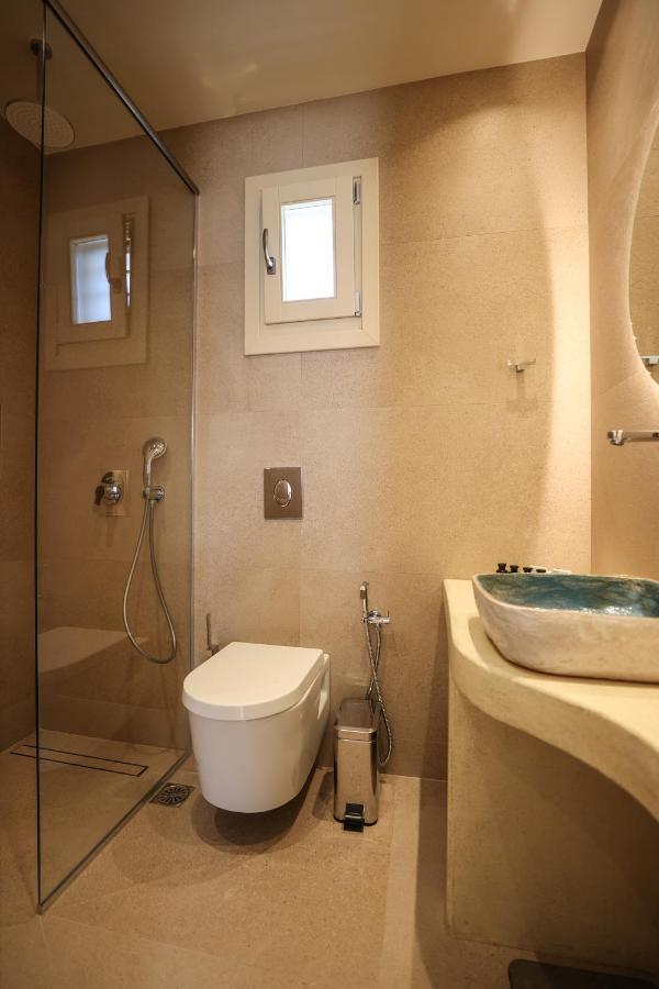 Life Suites Tourlos Bagian luar foto