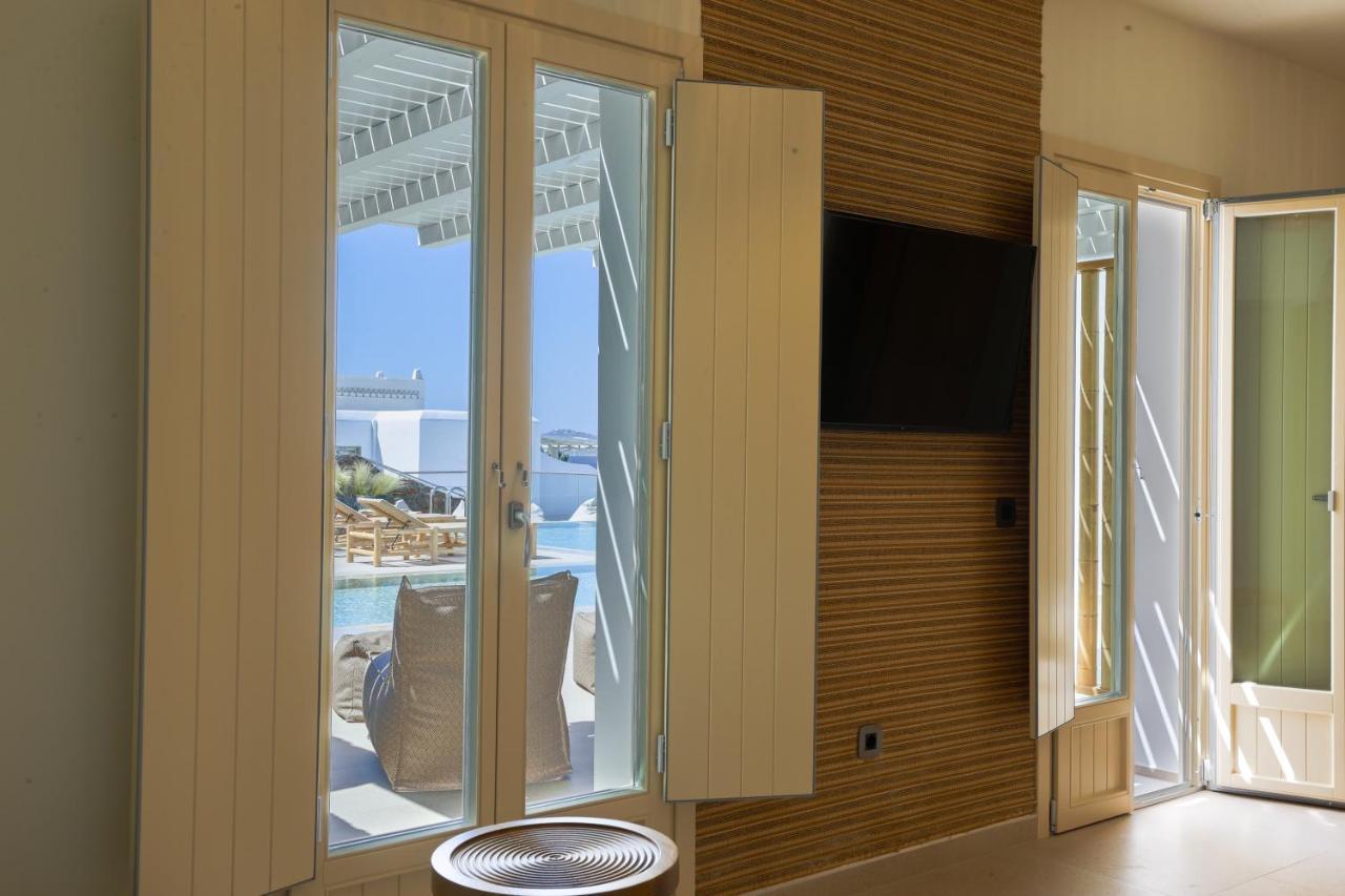 Life Suites Tourlos Bagian luar foto
